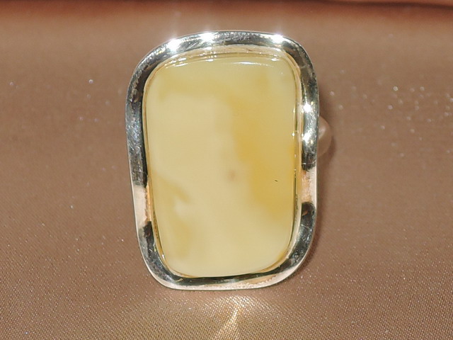 Jantárový prsteň JR021AA Jantárový prsteň JR021AA