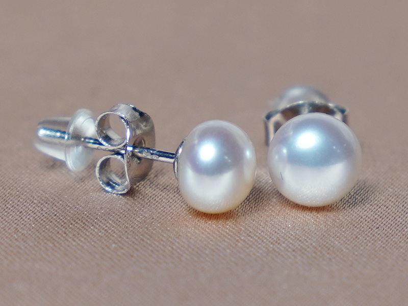 Napichovacie perlové náušnice BFE585AAAwP Napichovacie perlové náušnice BFE585AAAwP