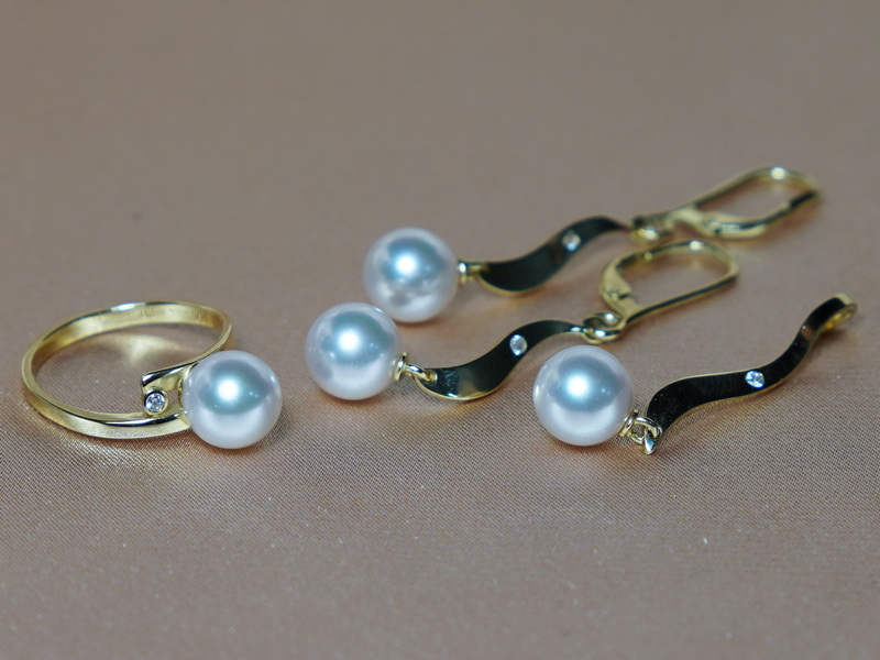 Set zlatých šperkov s akoya perlami a briliantmi BC04YS-A Set zlatých šperkov s akoya perlami a briliantmi BC04YS-A