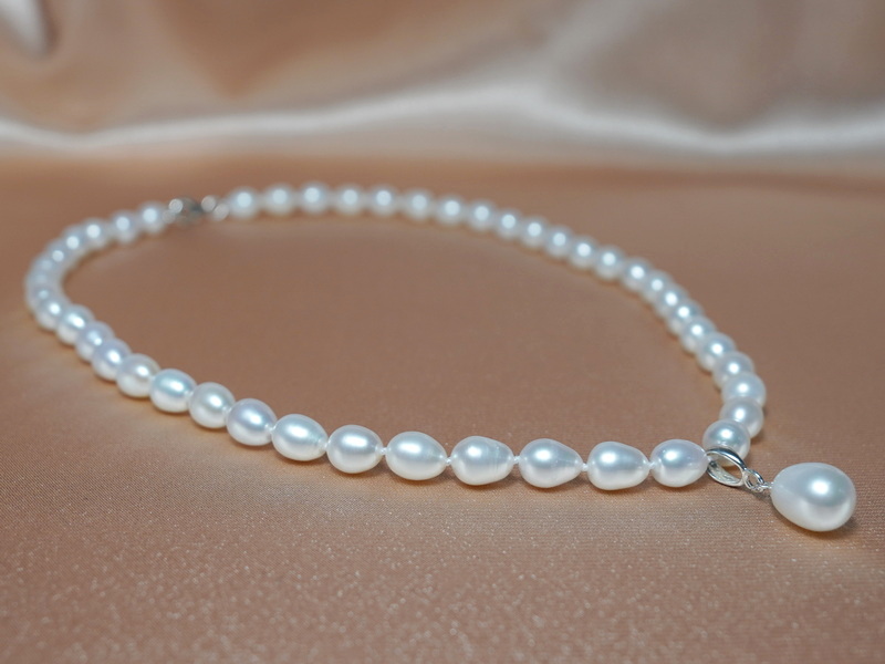 Perlový náhrdelník OSN077wM Perlový náhrdelník OSN077wM