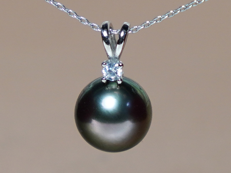 Zlatý prívesok 14K s tahitskou perlou a briliantom BC025WP-T Zlatý prívesok 14K s tahitskou perlou a briliantom BC025WP-T