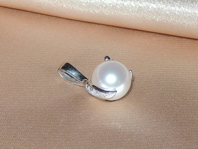 Zlatý prívesok 14K s japonskou akoya perlou BC05WP-A Zlatý prívesok 14K s japonskou akoya perlou BC05WP-A