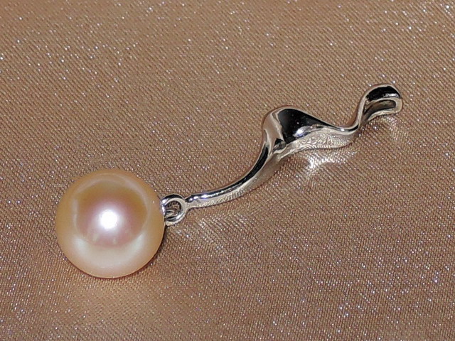 Prívesok s perlou RwGPAAApM Prívesok s perlou RwGPAAApM