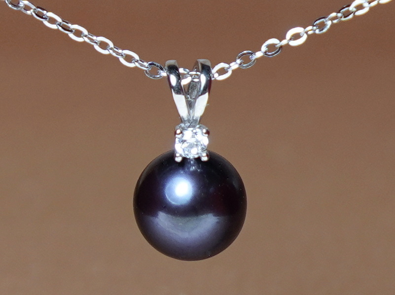 Prívesok so sladkovodnou perlou v striebre BC026SBP-B Prívesok so sladkovodnou perlou v striebre BC026SBP-B