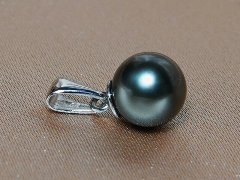 Prívesok z bieleho zlata 14K s tahitskou perlou AAA TPAAAZwGC Prívesok z bieleho zlata 14K s tahitskou perlou AAA TPAAAZwGC