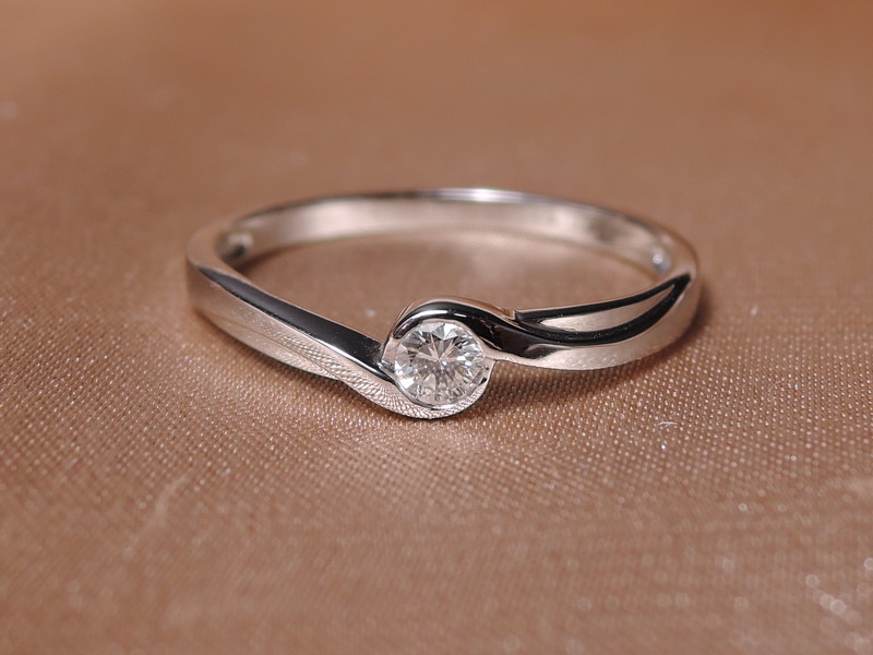 Prsteň s diamantom MCH484RJ Prsteň s diamantom MCH484RJ