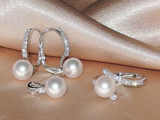 Súprava zlatých šperkov s japonskými akoya perlami AAA BC130WS-A Súprava zlatých šperkov s japonskými akoya perlami AAA BC130WS-A