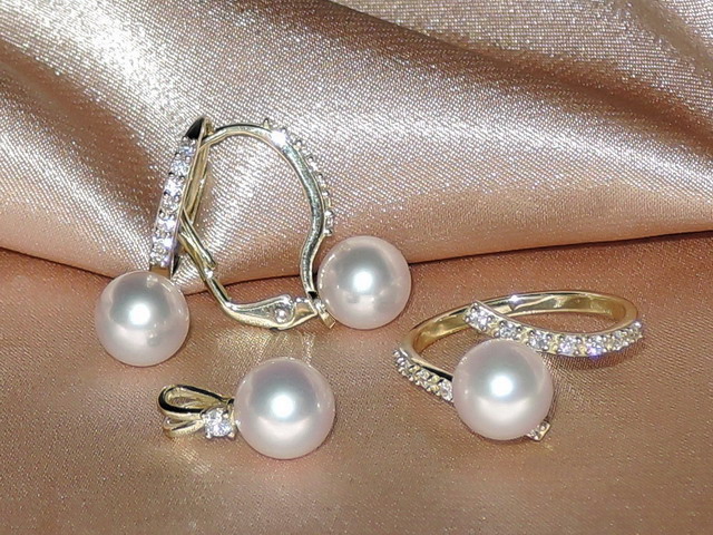 Súprava zlatých šperkov s japonskými akoya perlami AAA BC130YS-A Súprava zlatých šperkov s japonskými akoya perlami AAA BC130YS-A