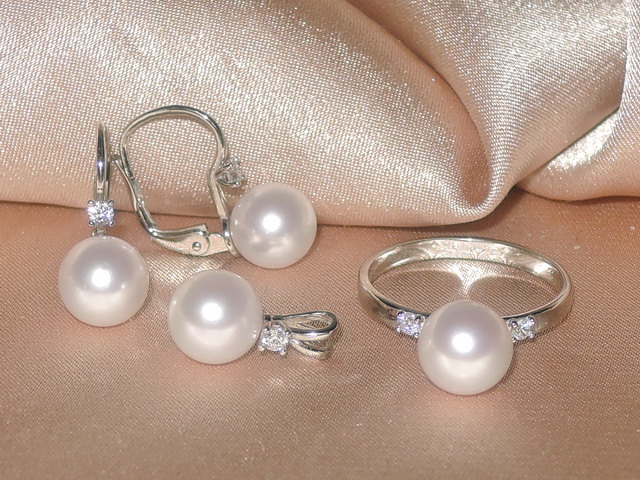 Súprava zlatých šperkov s japonskými akoya perlami AAA BC140WS-A Súprava zlatých šperkov s japonskými akoya perlami AAA BC140WS-A