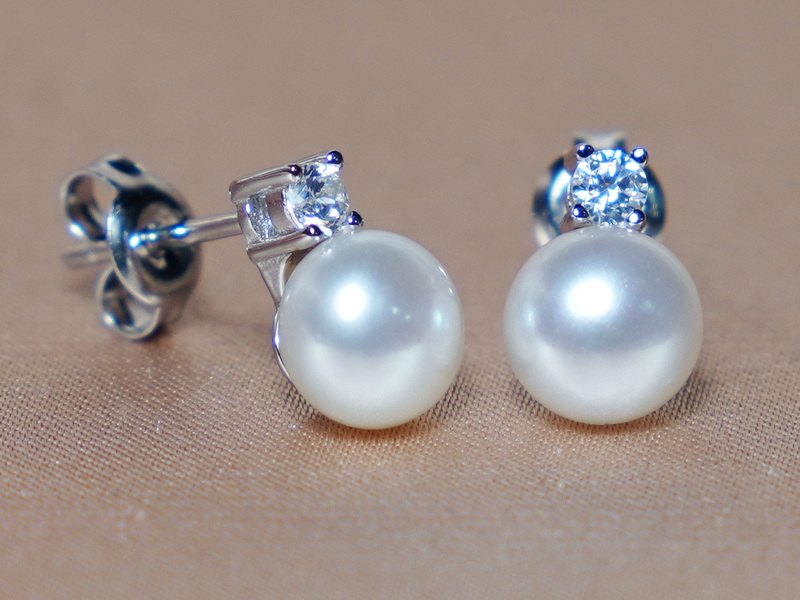 Strieborné náušnice so zirkónmi a perlami PE2400SH Strieborné náušnice so zirkónmi a perlami PE2400SH