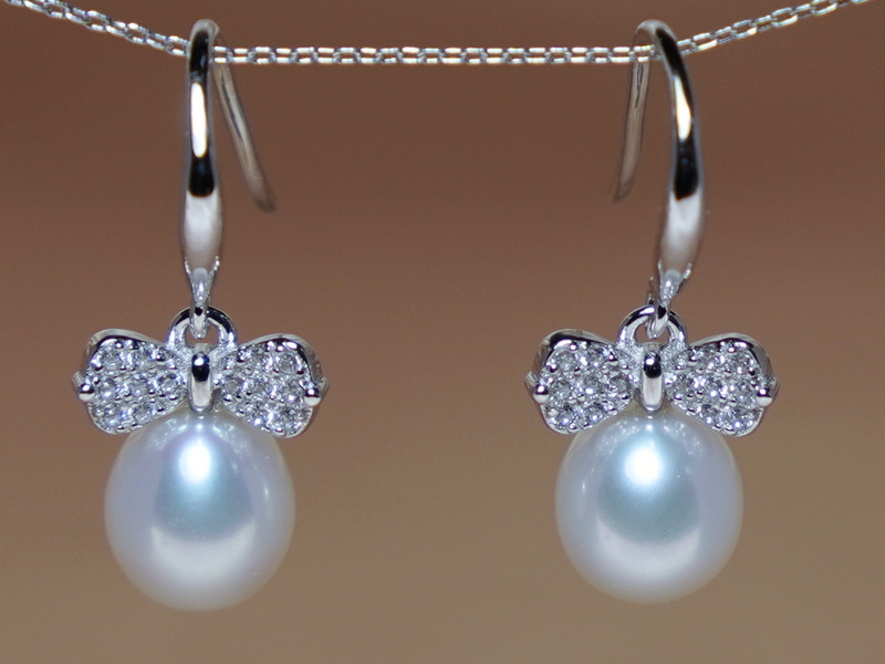 Strieborné perlové náušnice so zirkónmi a pravými perlami PE2312SH Strieborné perlové náušnice so zirkónmi a pravými perlami PE2312SH