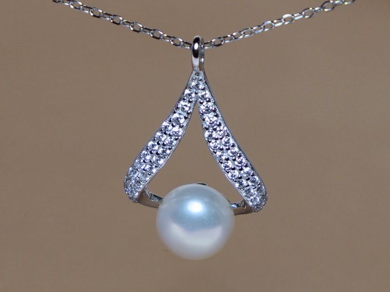 Strieborný náhrdelník so sladkovodnou perlou a zirkónmi PN444B Strieborný náhrdelník so sladkovodnou perlou a zirkónmi PN444B