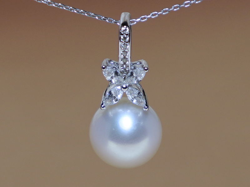 Strieborný prívesok s pravou perlou a zirkónmi PP8035SH Strieborný prívesok s pravou perlou a zirkónmi PP8035SH