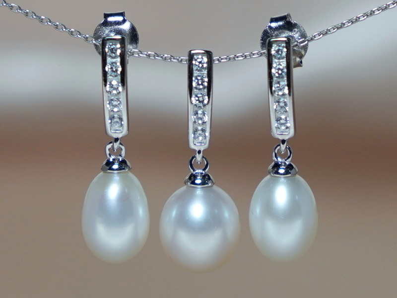 Strieborný set šperkov s perlami a zirkónmi PS777B Strieborný set šperkov s perlami a zirkónmi PS777B