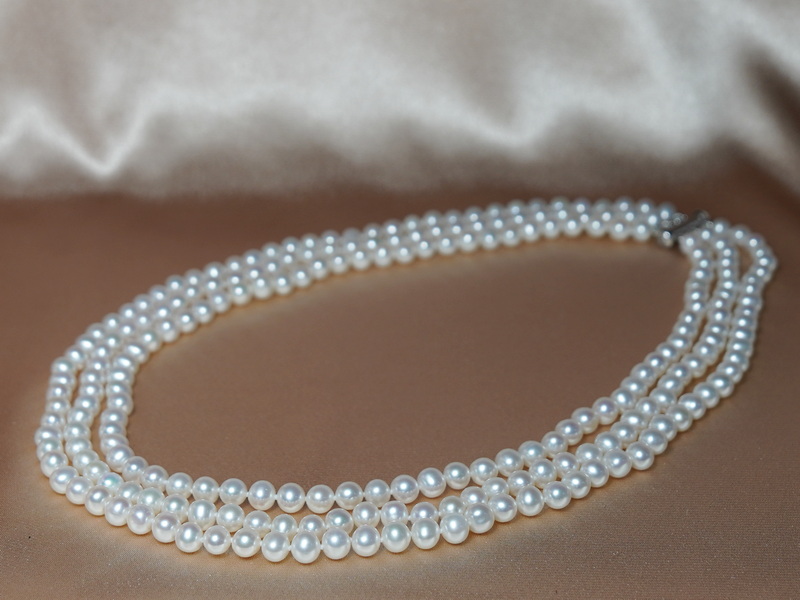 Trojradový perlový náhrdelník TN6065AA+wT Trojradový perlový náhrdelník TN6065AA+wT