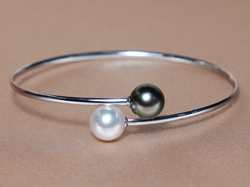 Zlatý náramok 18K s tahitskou a akoya perlou WW08WB-AT Zlatý náramok 18K s tahitskou a akoya perlou WW08WB-AT