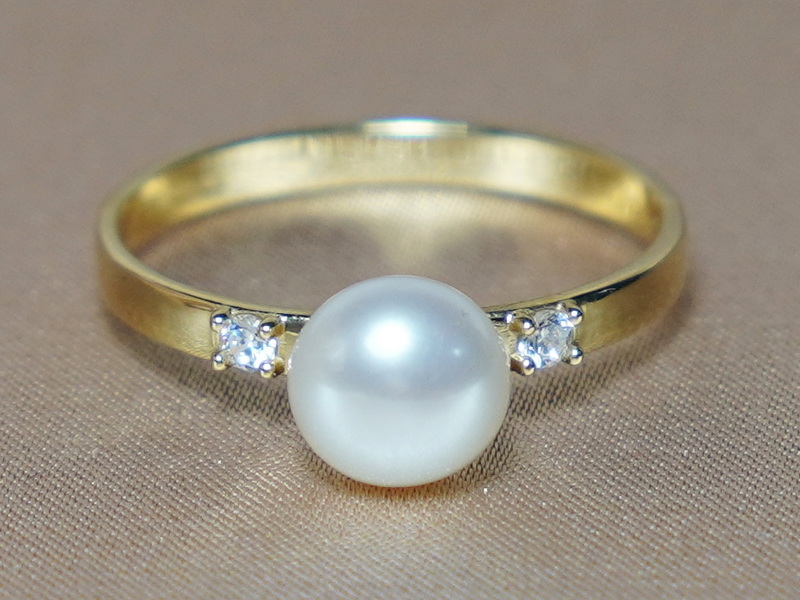 Zlatý prsteň s bielou riečnou perlou BC027YBR-W Zlatý prsteň s bielou riečnou perlou BC027YBR-W