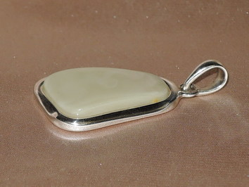 Jantárový prívesok JP020AA Jantárový prívesok JP020AA