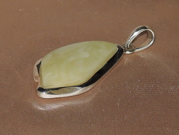 Jantárový prívesok JP025AA Jantárový prívesok JP025AA