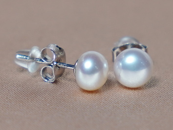 Napichovacie perlové náušnice BFE585AAAwP Napichovacie perlové náušnice BFE585AAAwP