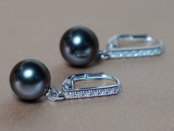 Perlové náušnice s tahitskými perlami a briliantmi BC024WE-T Perlové náušnice s tahitskými perlami a briliantmi BC024WE-T