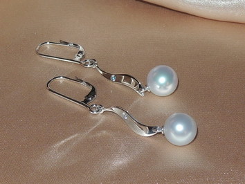 Zlaté náušnice 14K akoya perly s briliantmi BC04WE-A Zlaté náušnice 14K akoya perly s briliantmi BC04WE-A