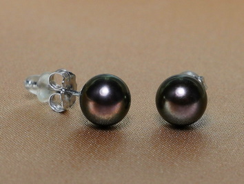 Zlaté náušnice 14K s pravou čiernou perlou FE585AAAwB Zlaté náušnice 14K s pravou čiernou perlou FE585AAAwB