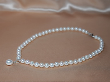 Perlový náhrdelník biele sladkovodné perly RSND7580AAAwQ Perlový náhrdelník biele sladkovodné perly RSND7580AAAwQ