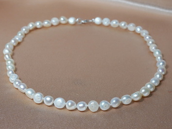 Perlový náhrdelník BN7080Gw Perlový náhrdelník BN7080Gw