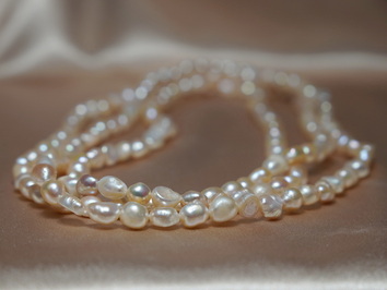 Dlhý perlový náhrdelník BON7080Gp Dlhý perlový náhrdelník BON7080Gp