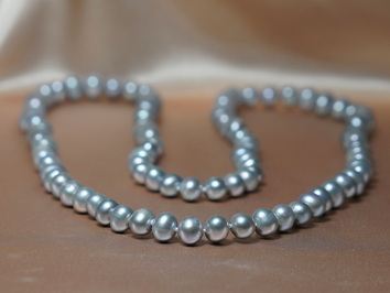 Dlhý perlový náhrdelník sivé sladkovodné perly FPN09sW Dlhý perlový náhrdelník sivé sladkovodné perly FPN09sW