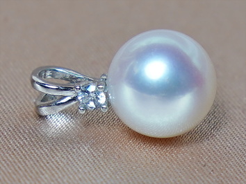 Prívesok s perlou BC025SP-W Prívesok s perlou BC025SP-W