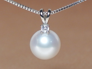 Prívesok s perlou BC025WFP-W Prívesok s perlou BC025WFP-W