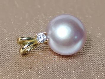 Prívesok s perlou BC026WBP-L Prívesok s perlou BC026WBP-L