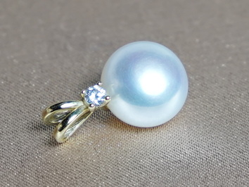 Prívesok s perlou BC026WBP-W Prívesok s perlou BC026WBP-W