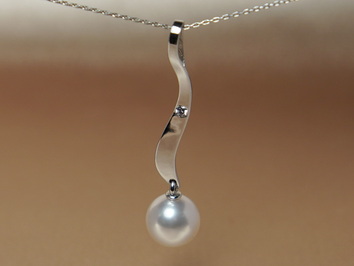 Prívesok s perlou BC04SP-W Prívesok s perlou BC04SP-W