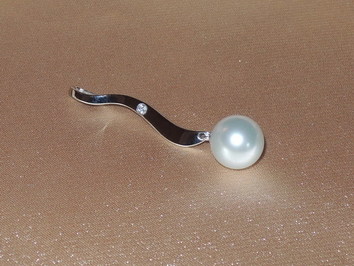 Zlatý prívesok s japonskou akoya perlou BC04WP-A Zlatý prívesok s japonskou akoya perlou BC04WP-A