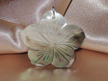 Prívesok z lastúry TPFP02G Prívesok z lastúry TPFP02G