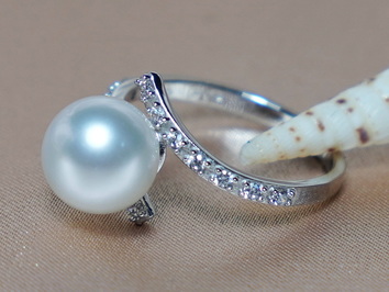 Zlatý prsteň 14K s perlou Južného Pacifiku BC029WR-W Zlatý prsteň 14K s perlou Južného Pacifiku BC029WR-W