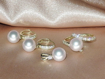 Súprava zlatých šperkov s japonskými akoya perlami AAA BC120YS-A Súprava zlatých šperkov s japonskými akoya perlami AAA BC120YS-A