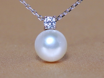 Strieborný náhrdelník so zirkónom a perlou PN2400SH Strieborný náhrdelník so zirkónom a perlou PN2400SH