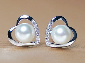 Zlaté náušnice 14K s morskou perlou WW014WE-A Zlaté náušnice 14K s morskou perlou WW014WE-A