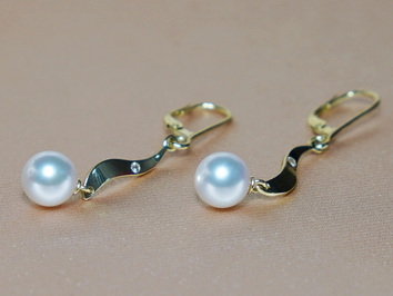 Zlaté náušnice 14K akoya perly s briliantmi BC04YE-A Zlaté náušnice 14K akoya perly s briliantmi BC04YE-A