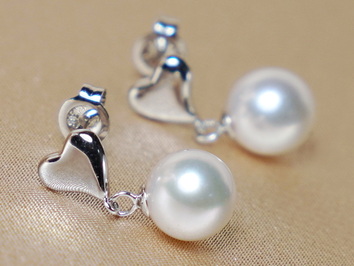 Zlaté náušnice 14K s japonskými akoya perlami WW03WHE-A Zlaté náušnice 14K s japonskými akoya perlami WW03WHE-A