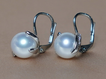 Zlaté náušnice s juhomorskými perlami a briliantmi BC05WE-W Zlaté náušnice s juhomorskými perlami a briliantmi BC05WE-W