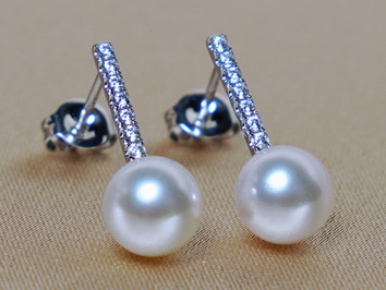 Zlaté náušnice 14K s japonskými akoya perlami WW015WE-A Zlaté náušnice 14K s japonskými akoya perlami WW015WE-A