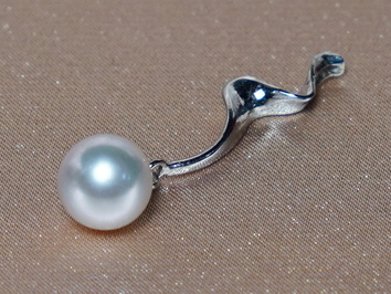 Zlatý prívesok 14K s japonskou akoya perlou AP002C Zlatý prívesok 14K s japonskou akoya perlou AP002C