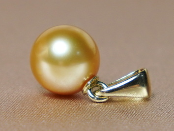 Zlatý prívesok s perlou Južného Pacifiku SSPPZGC Zlatý prívesok s perlou Južného Pacifiku SSPPZGC