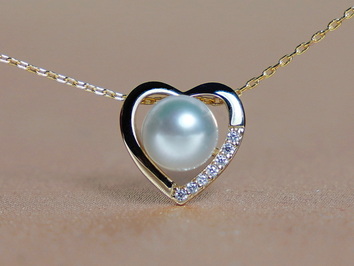 Zlatý prívesok s pravou morskou perlou WW011YP-A Zlatý prívesok s pravou morskou perlou WW011YP-A