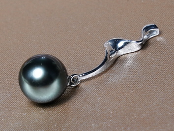 Zlatý prívesok s pravou tahitskou perlou TP200AAAC Zlatý prívesok s pravou tahitskou perlou TP200AAAC